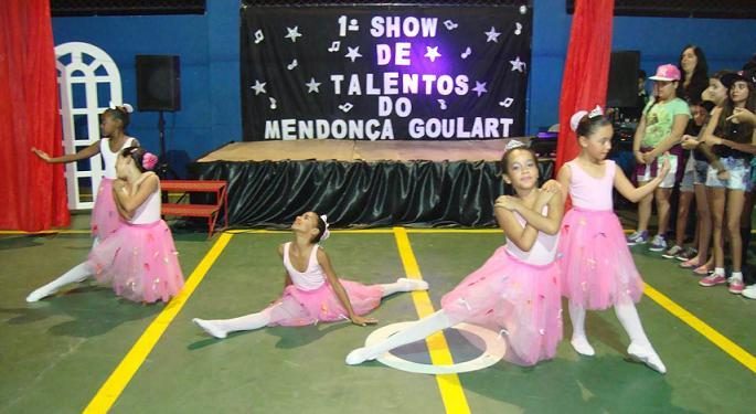 Apresentação de ballet no Show de Talentos
